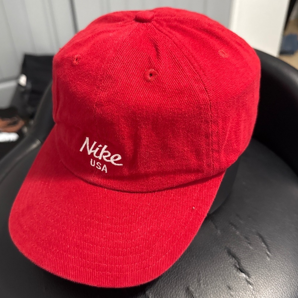 vintage red Nike USA cap featuring classic cursive script embroidery - OS - Picture 6 of 9